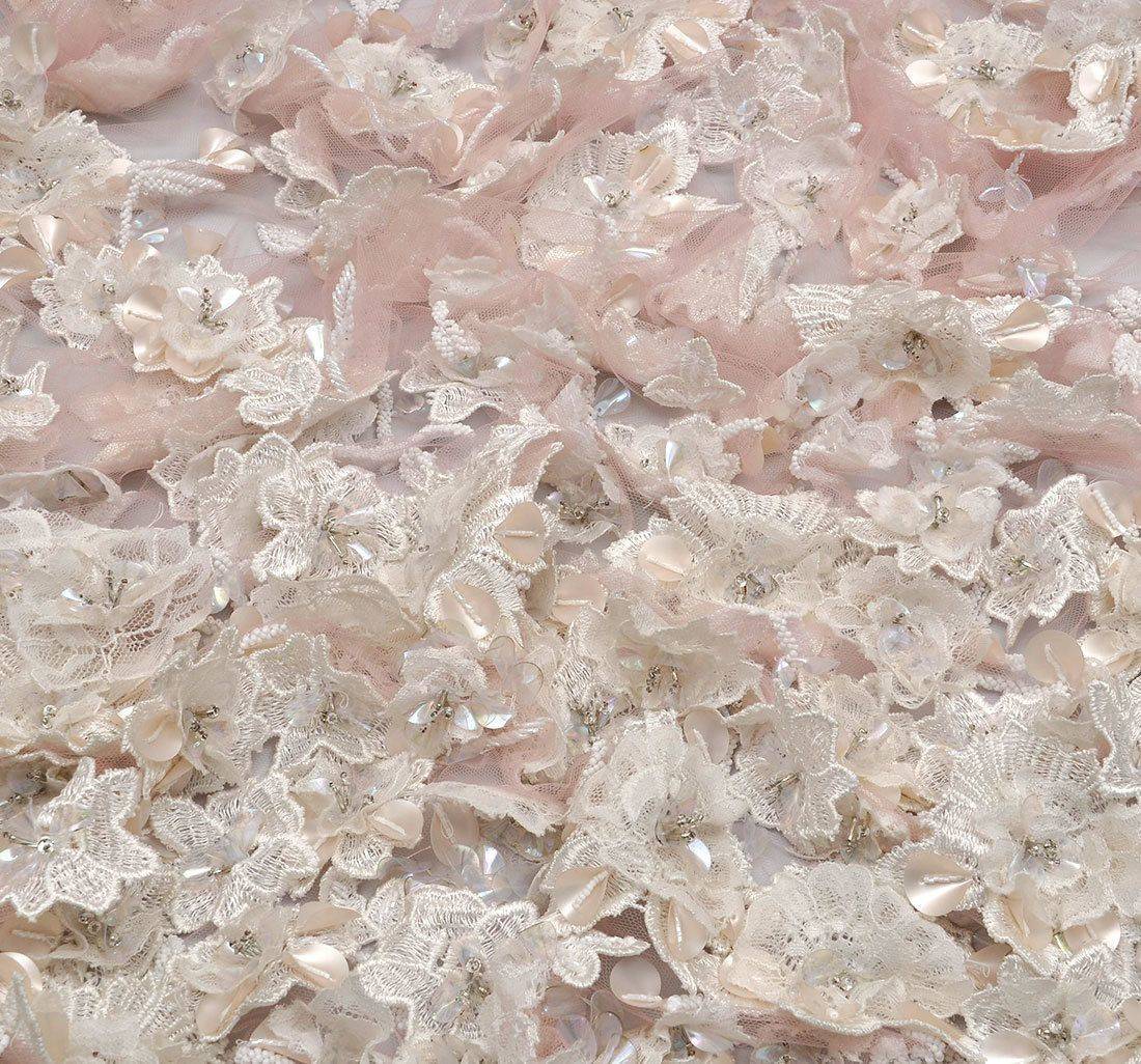 Сетка с вышивкой и аппликациями в наличии