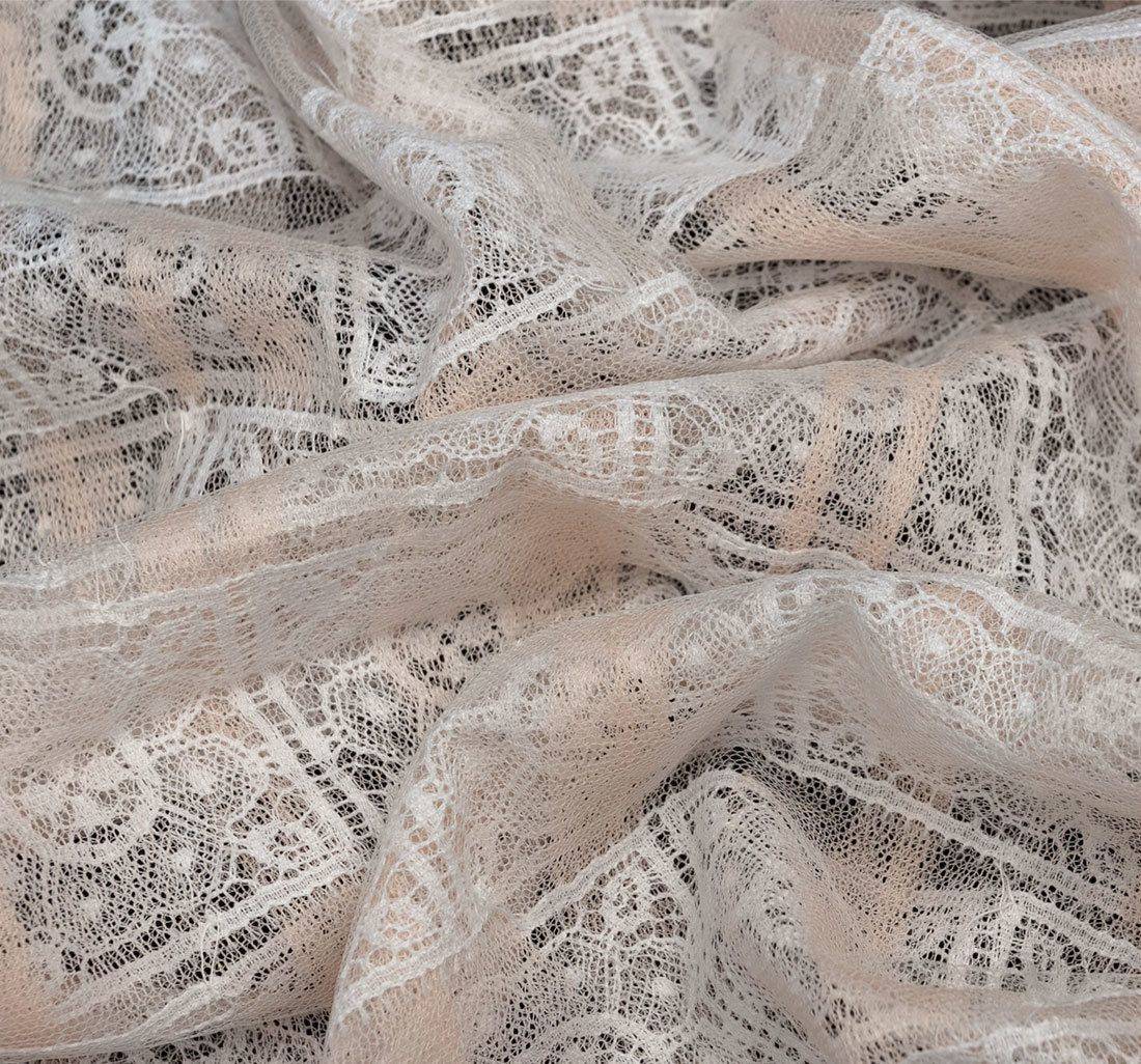 Кружево шантильи с декором в наличии