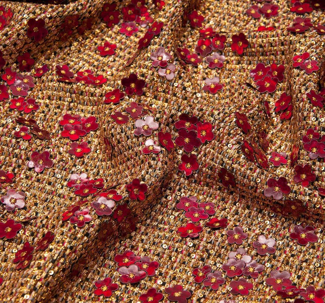 Ткань в стиле «Шанель» с декором в наличии