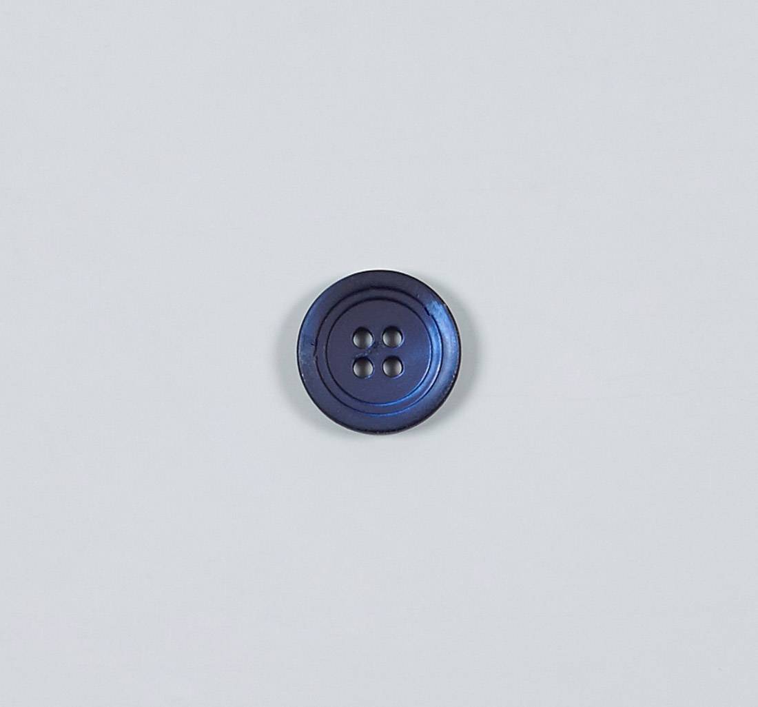 Пуговица перламутровая (трокас) на 4 прокола, матовая. Цвет темно-синий в наличии