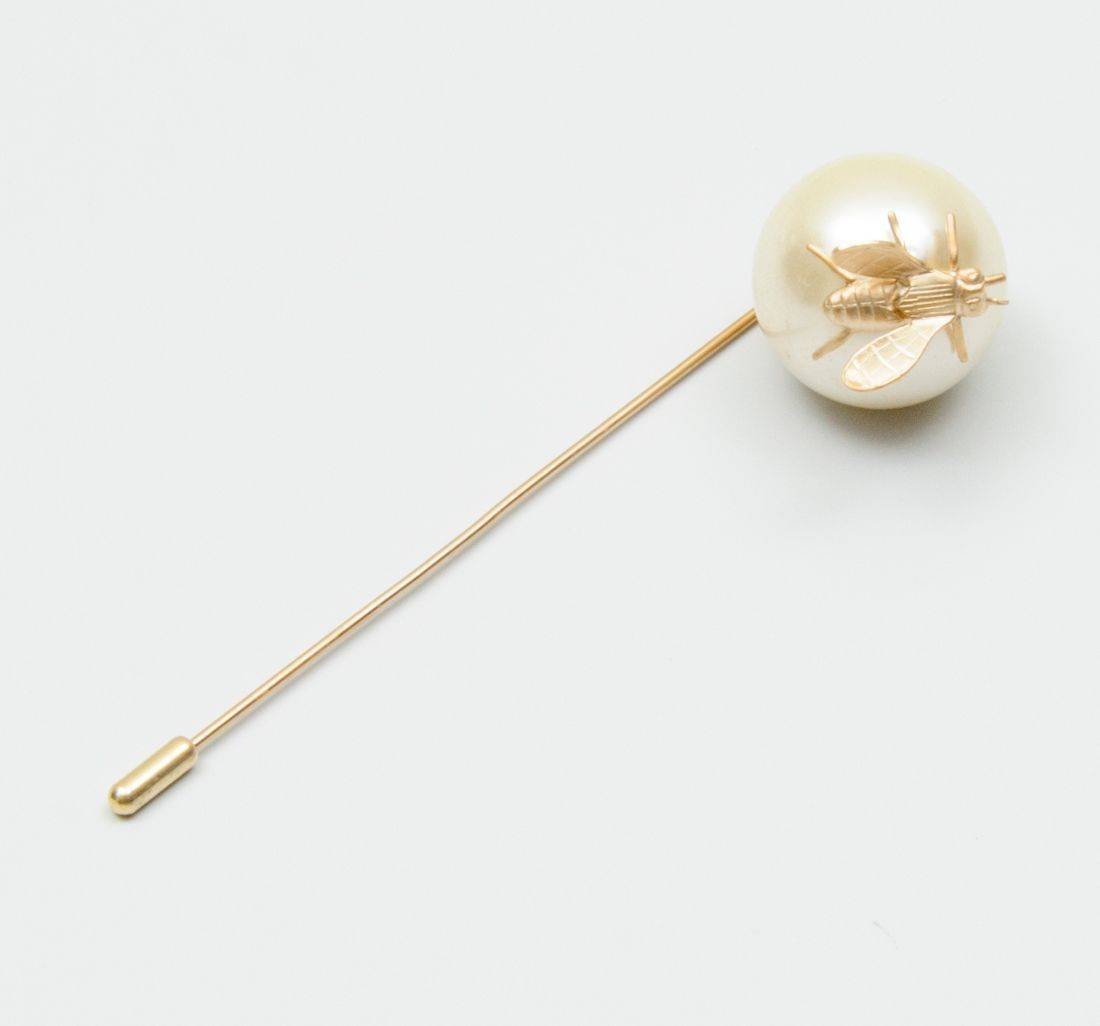 Брошь в наличии