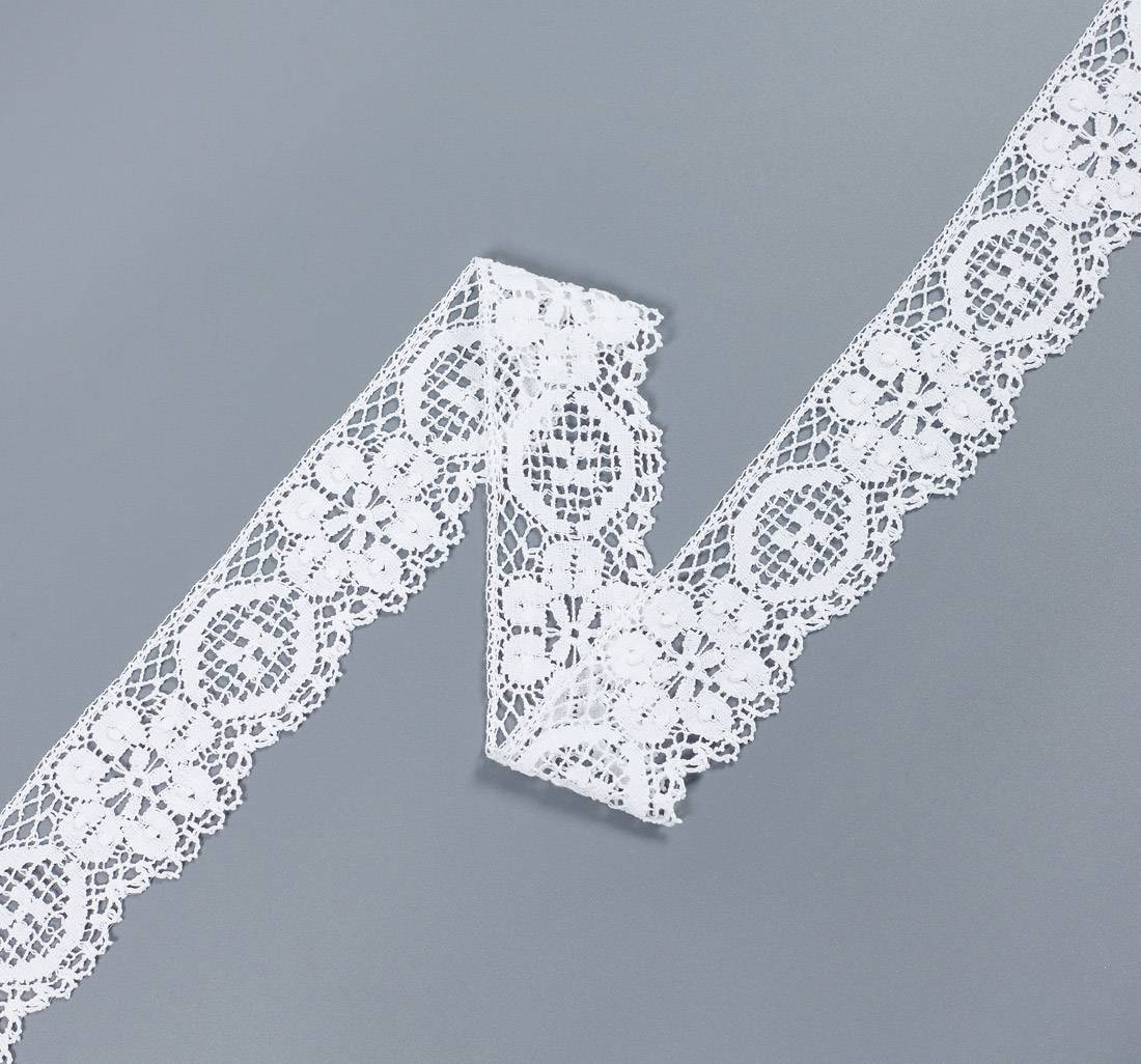Тесьма кружевная из хлопка. Цветы и ажурные медальоны. Цвет белый в наличии