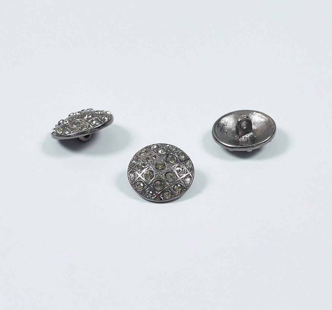 Пуговица круглая на ножке, декорированная стразами Swarovski. Цвет серебро/черный бриллиант в наличии