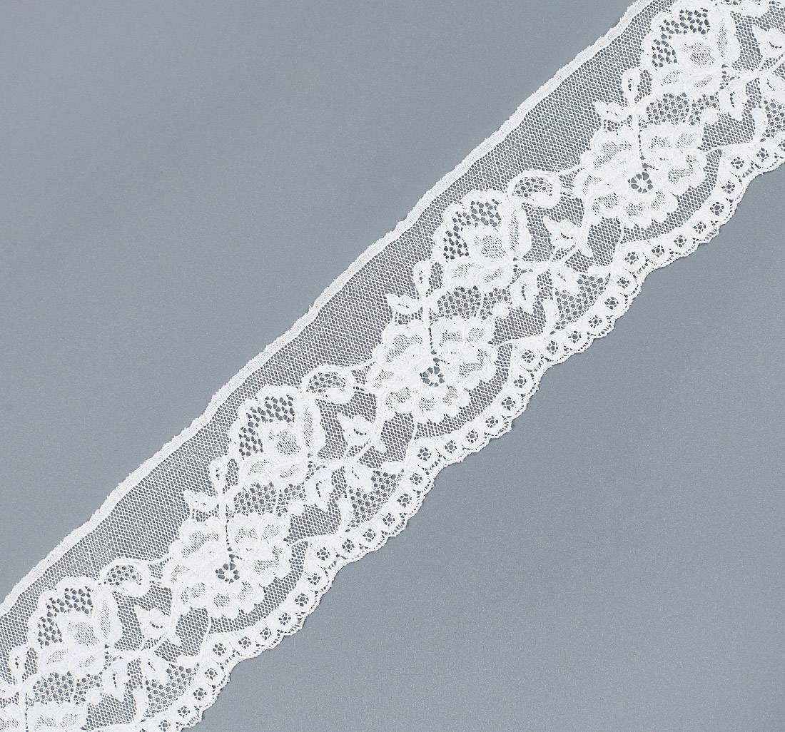 Тесьма кордовая кружевная из хлопка белого цвета с растительным орнаментом с фестонами по краю в наличии