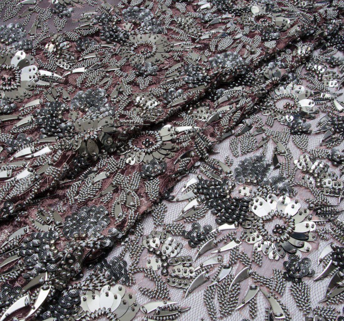 Кружево шантильи с декором в наличии