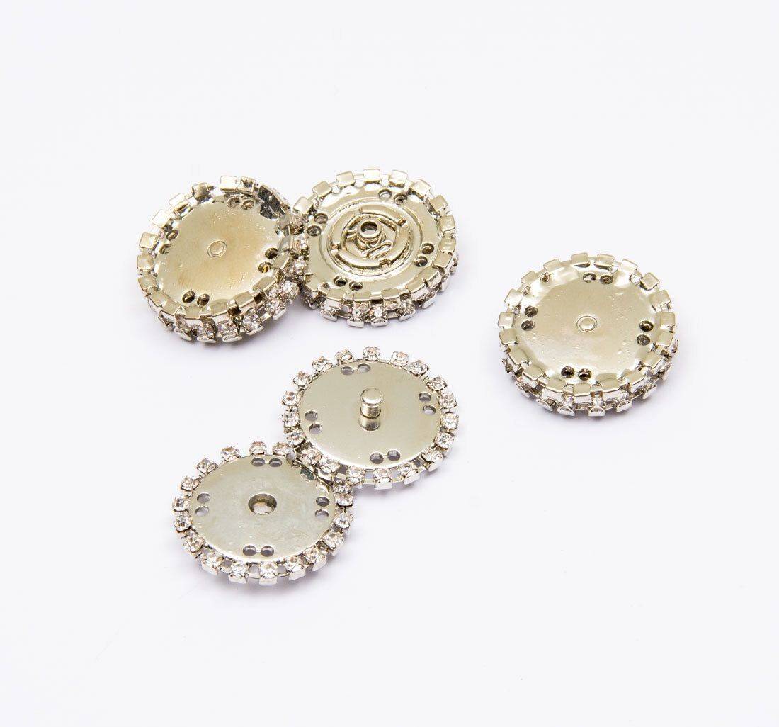 Кнопка металлическая с кристаллами в наличии