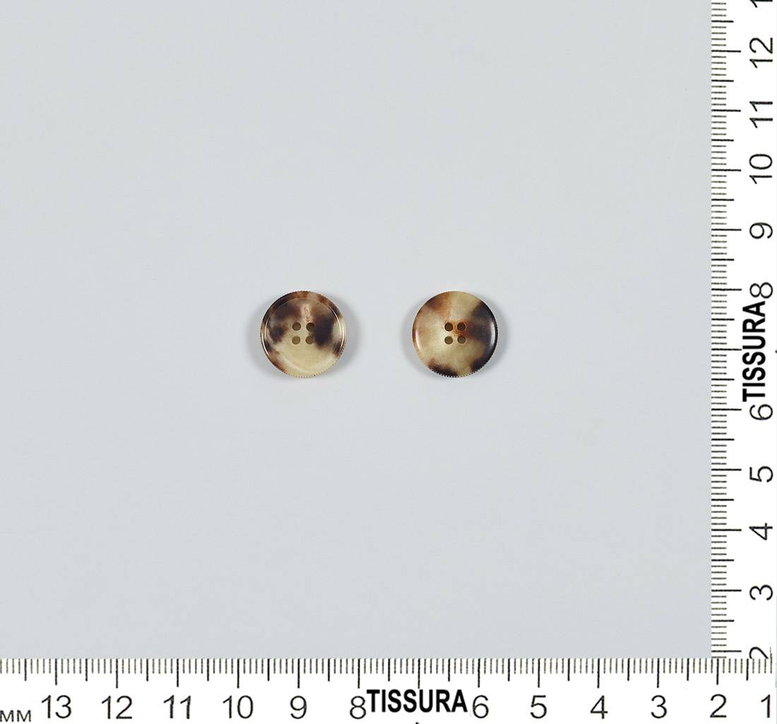 Пуговица на 4 прокола из натурального рога, блестящая, рифленый гурт. Цвет светло-коричневый в наличии