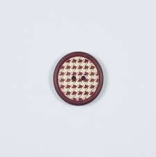 Пуговица бордовая из натурального ореха пальмы корозо на 2 прокола с узором "гусиная лапка" в наличии