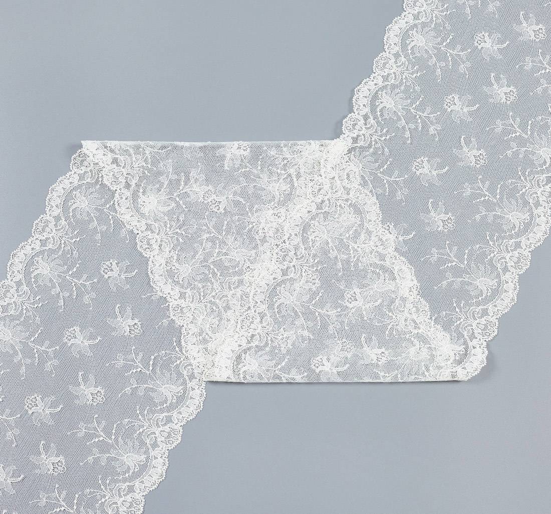 Тесьма кружевная "шантильи". Фестоны по обеим сторонам. Цвет белый в наличии