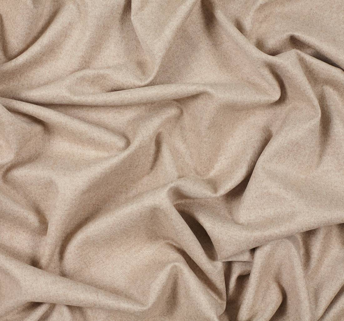 Ткань костюмная "Cashmere Raw" от Loro Piana из 100% кашемира. Цвет натуральный бежевый в наличии