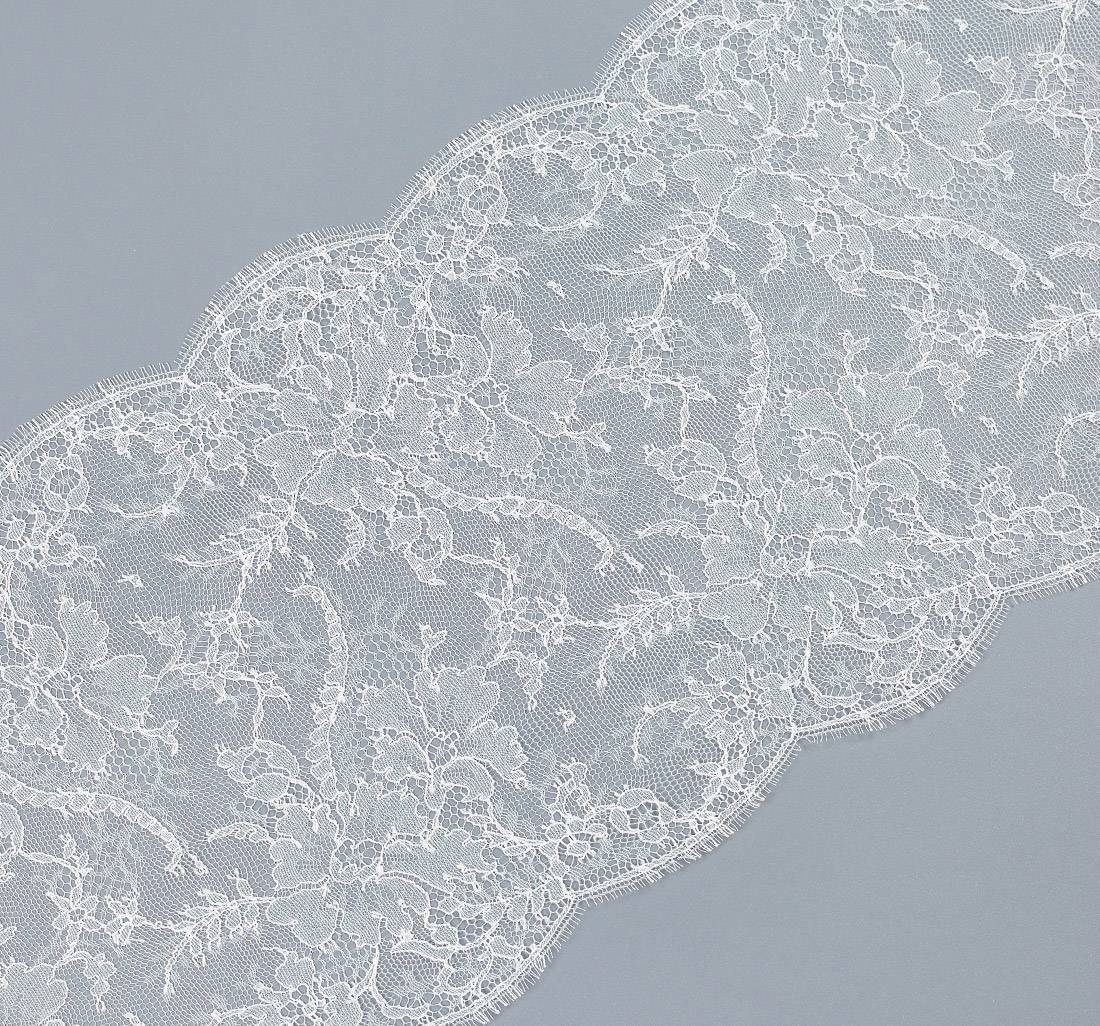 Кружевная тесьма Шантильи в наличии