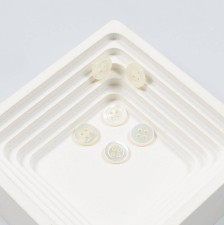 Пуговица перламутровая белая из сорта раковин Mother of pearl в наличии
