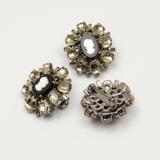 Брошь-камея со стразами Swarovski в наличии
