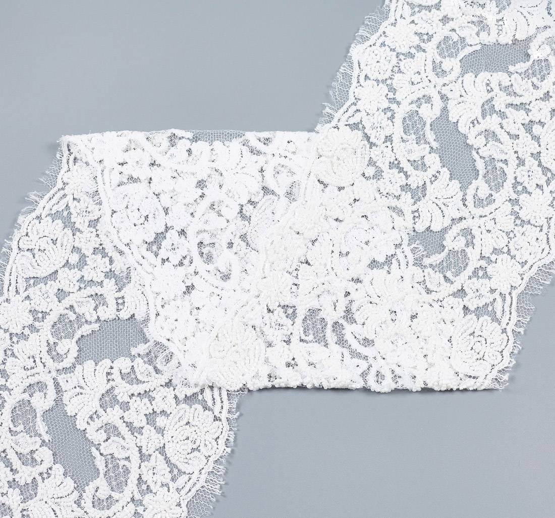 Тесьма кружевная с вышивкой в наличии