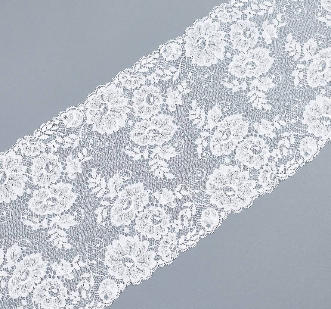 Тесьма кружевная, цветочный узор,  сложная сетчатая основа. Цвет белый в наличии