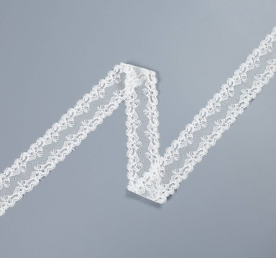 Тесьма эластичная кружевная "шантильи". Фестоны по обеим сторонам. Цвет "экрю" в наличии