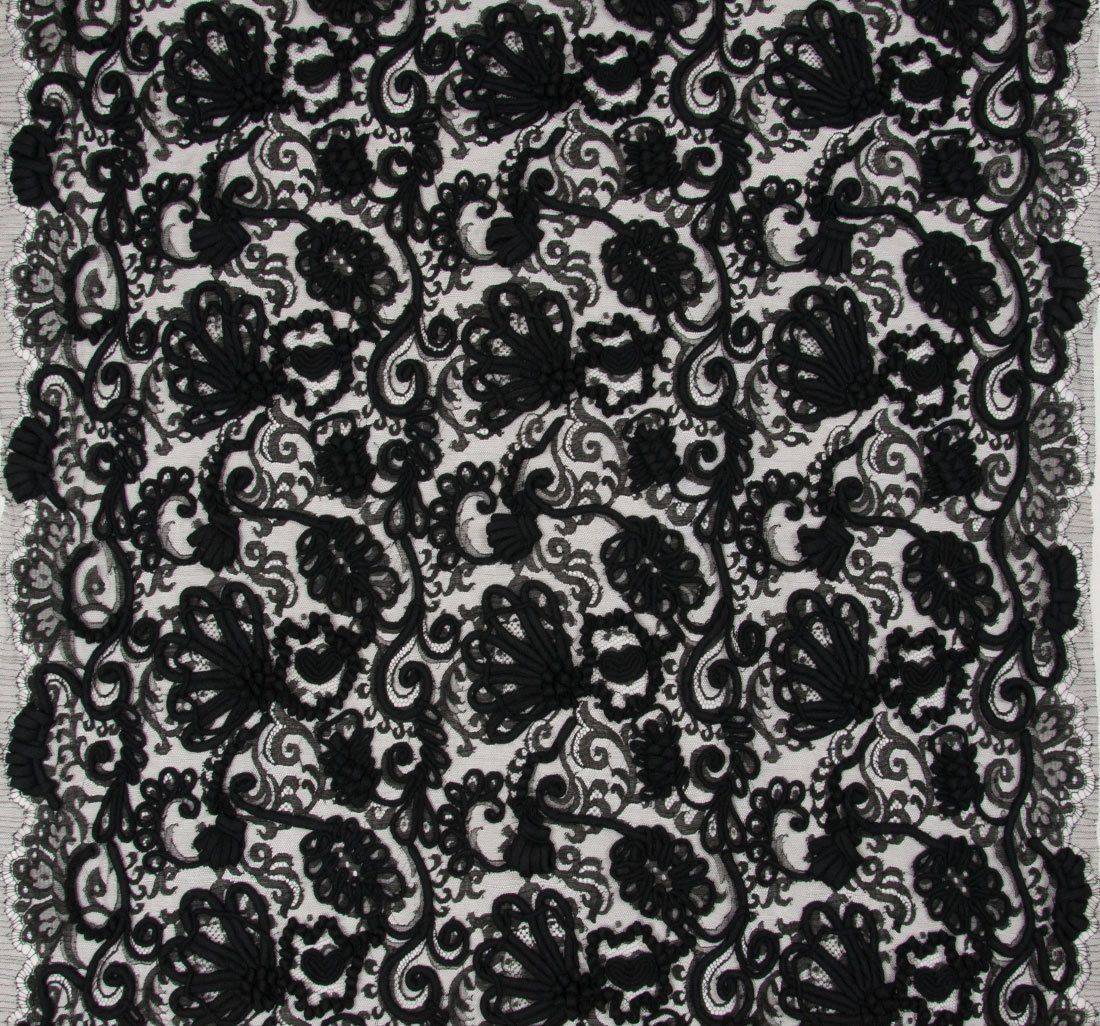 Ткань Кружево расшитое шнуром из полиамида Основа: кружево из искусственного шелка Цвет: черный. Цвет отделочного шнура: черный в наличии