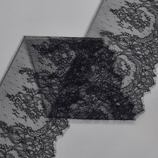 Тесьма кружевная шантильи. Цветочный узор. Цвет черный в наличии