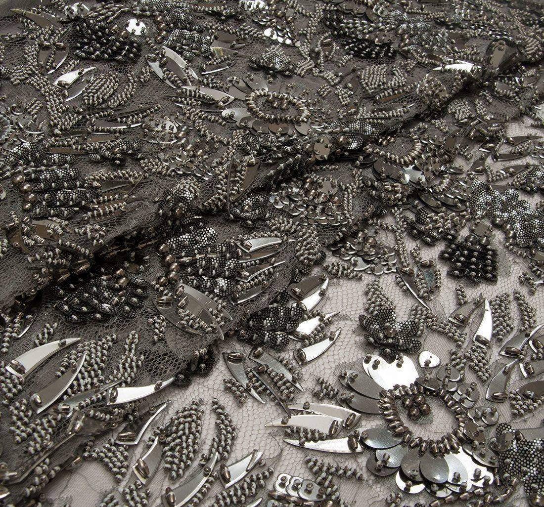 Ткань Кружево вышитое, декорированное цветами из бисера, металлизированными пайетками и фигурными элементами. Основа- кружево из искусственного шелка. Цвет основы- пепельный, цвет вышивки- оружейная сталь в наличии