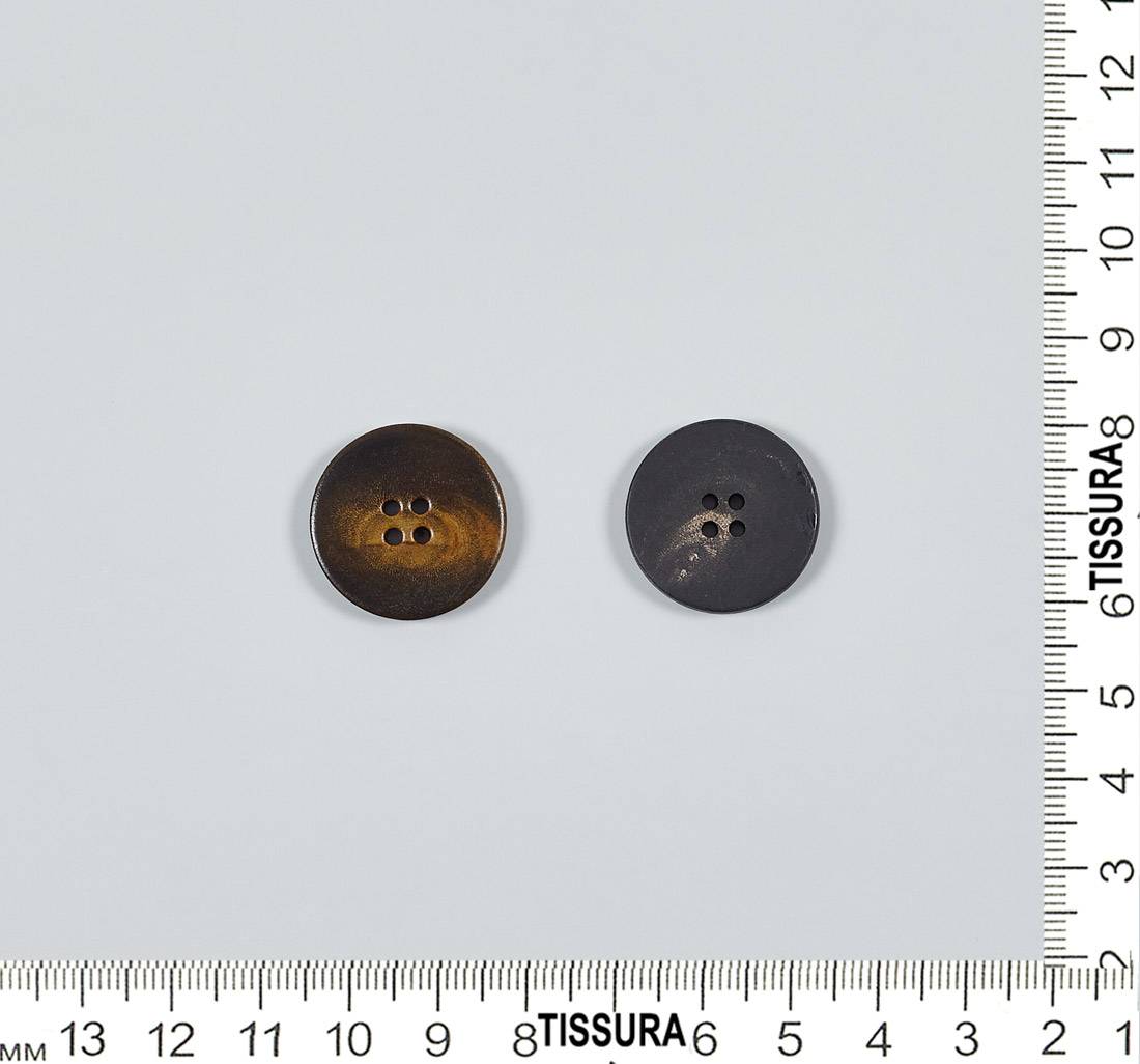 Пуговица на 4 прокола из натурального рога, глянцевая. Цвет коричневый в наличии