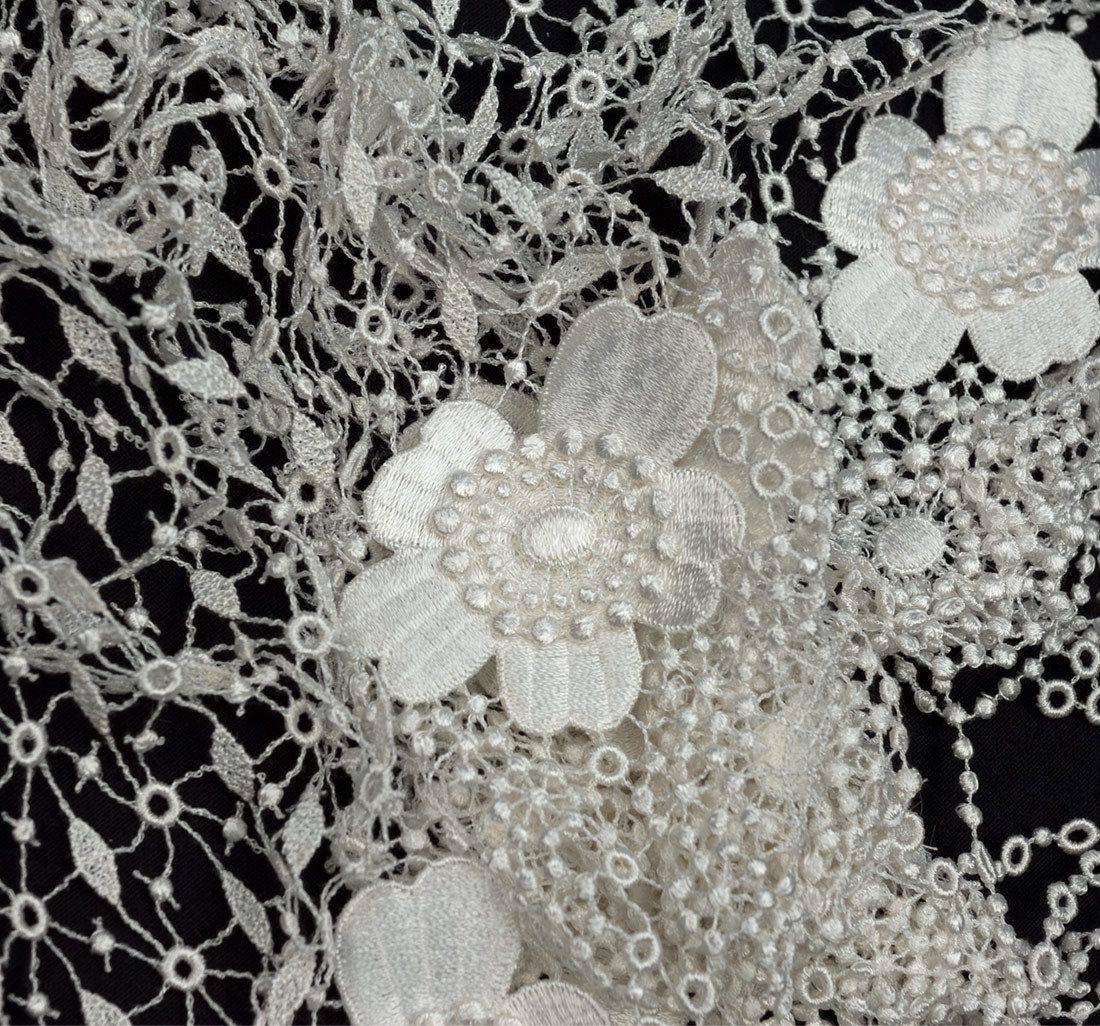 Кружево гипюровое с декором в наличии