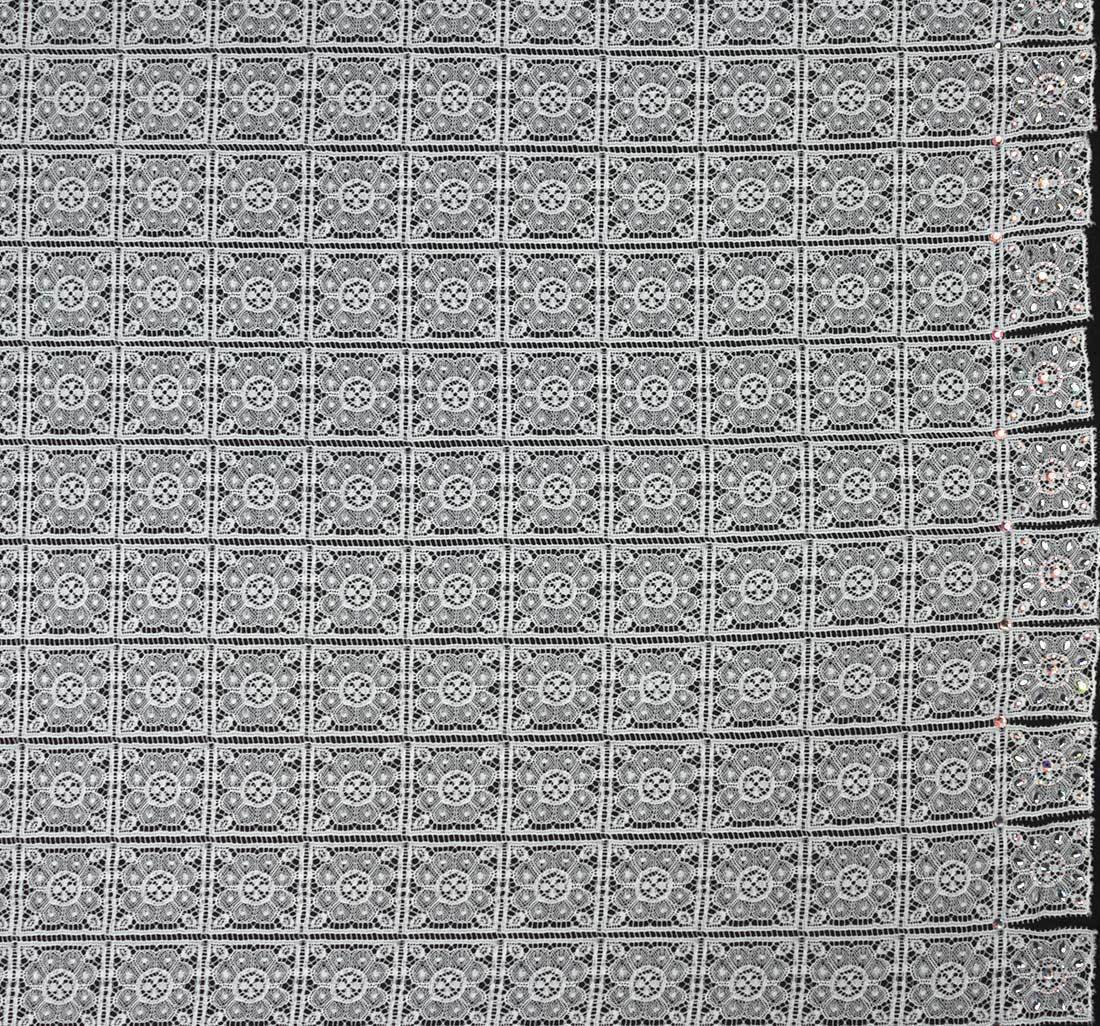 Кружево шантильи с кристаллами Swarovski в наличии