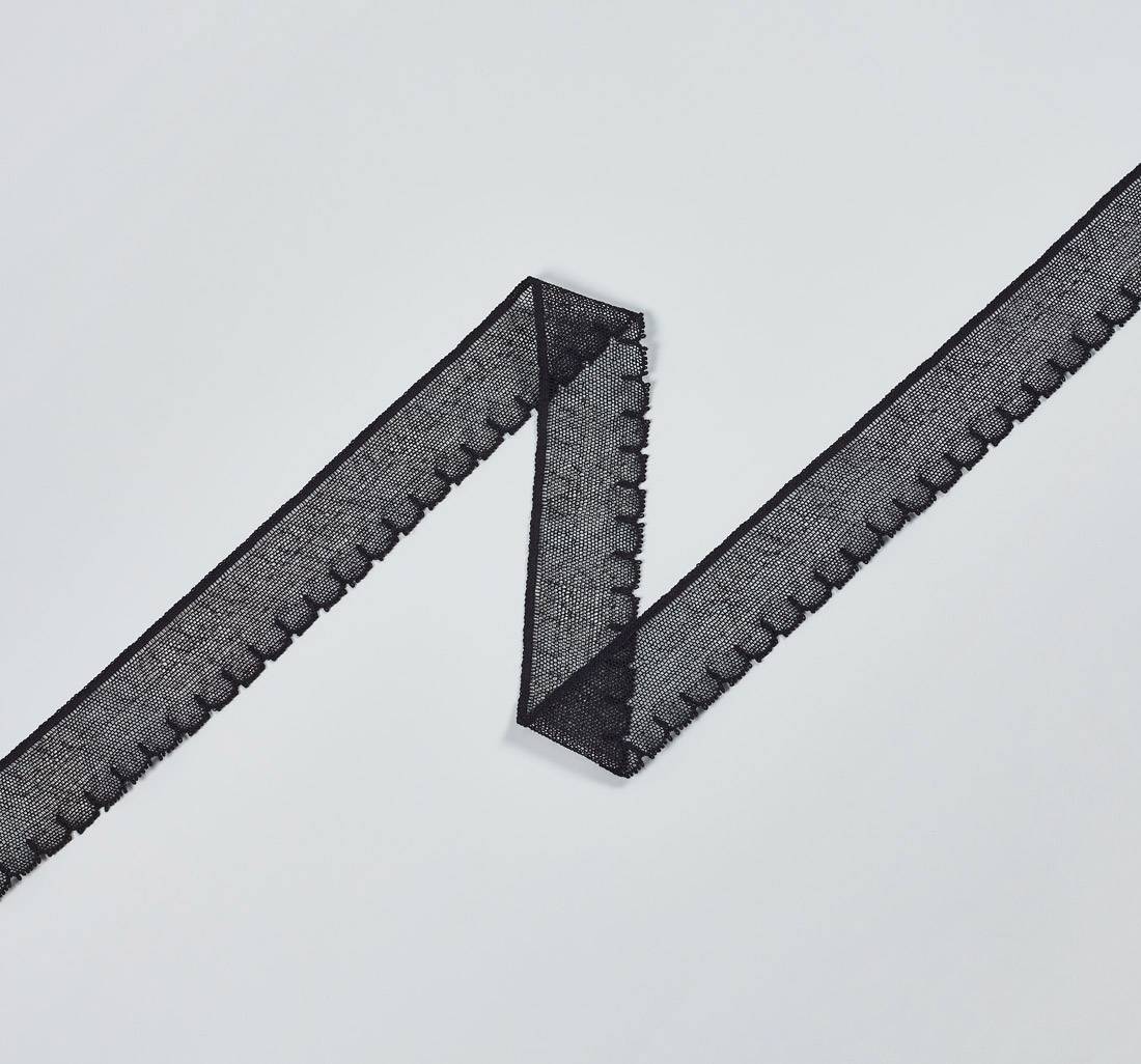 Тесьма черная кружевная из хлопка. Мелкая сетка бобинет, фестоны по краю в наличии