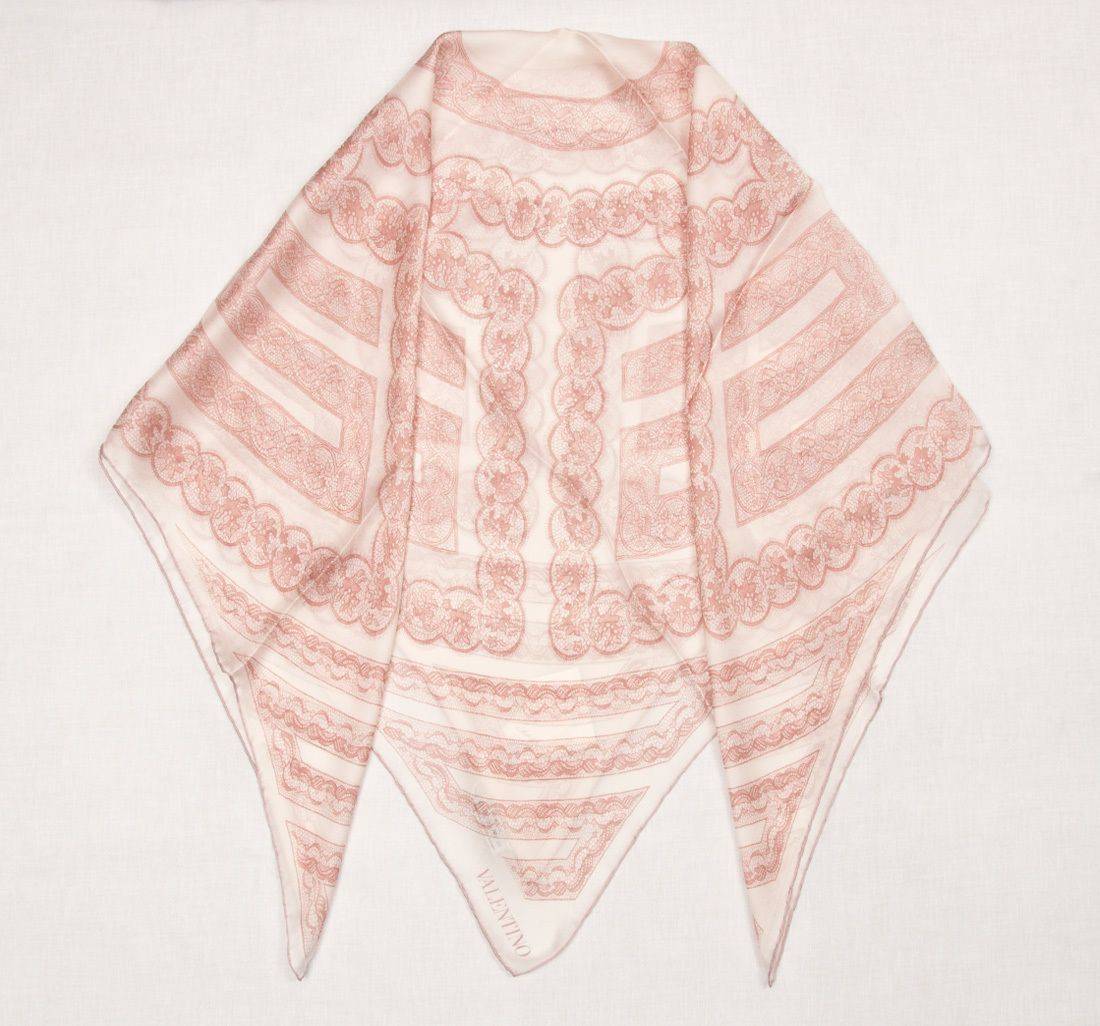 Платок шелковый в наличии