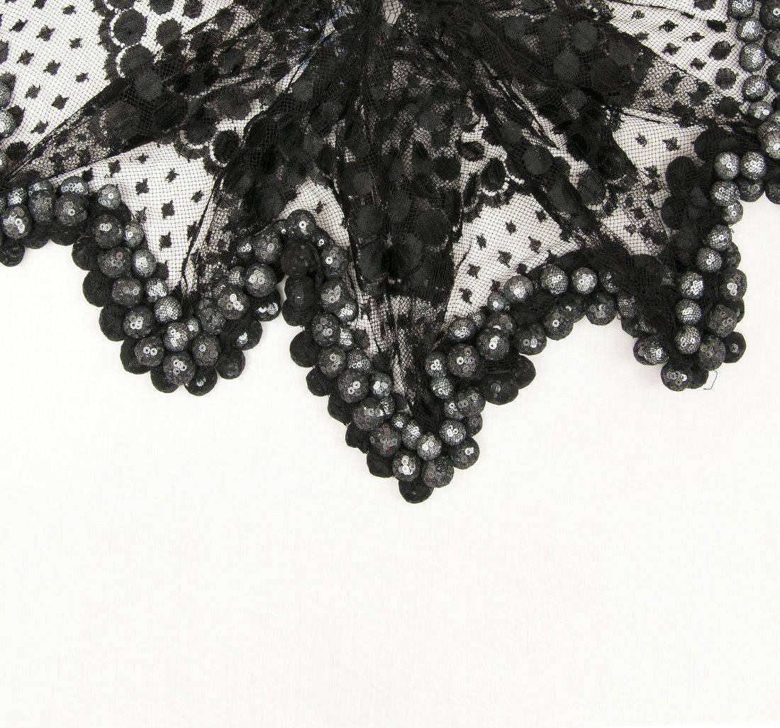 Тесьма с декором в наличии