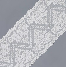 Тесьма из лионского кружева с цветочным узором цвета «слоновая кость» в наличии