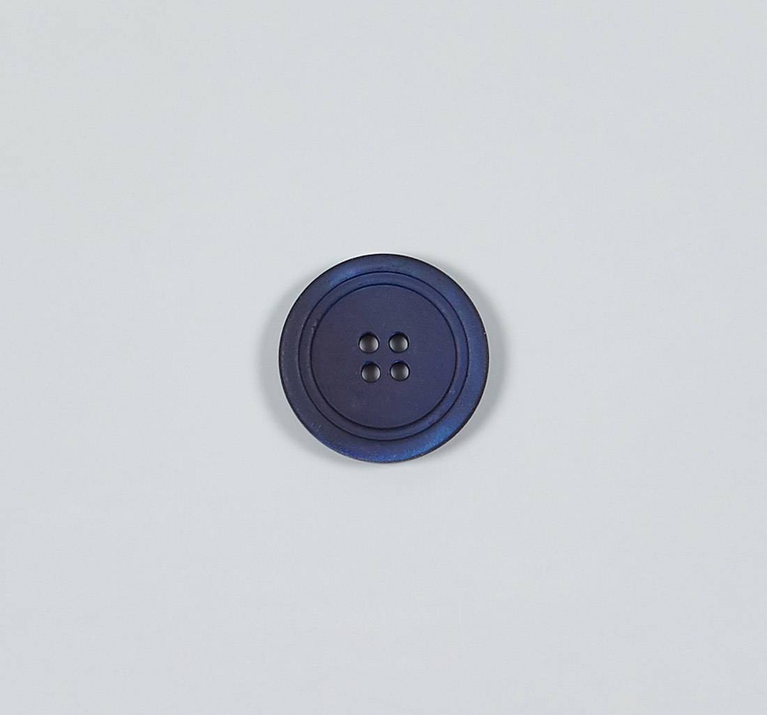 Пуговица перламутровая (трокас) на 4 прокола, матовая. Цвет темно-синий в наличии