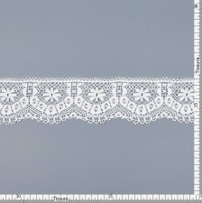Тесьма кружевная из хлопка. Стилизованные цветы-звездочки. Фестоны по краю. Цвет белый в наличии