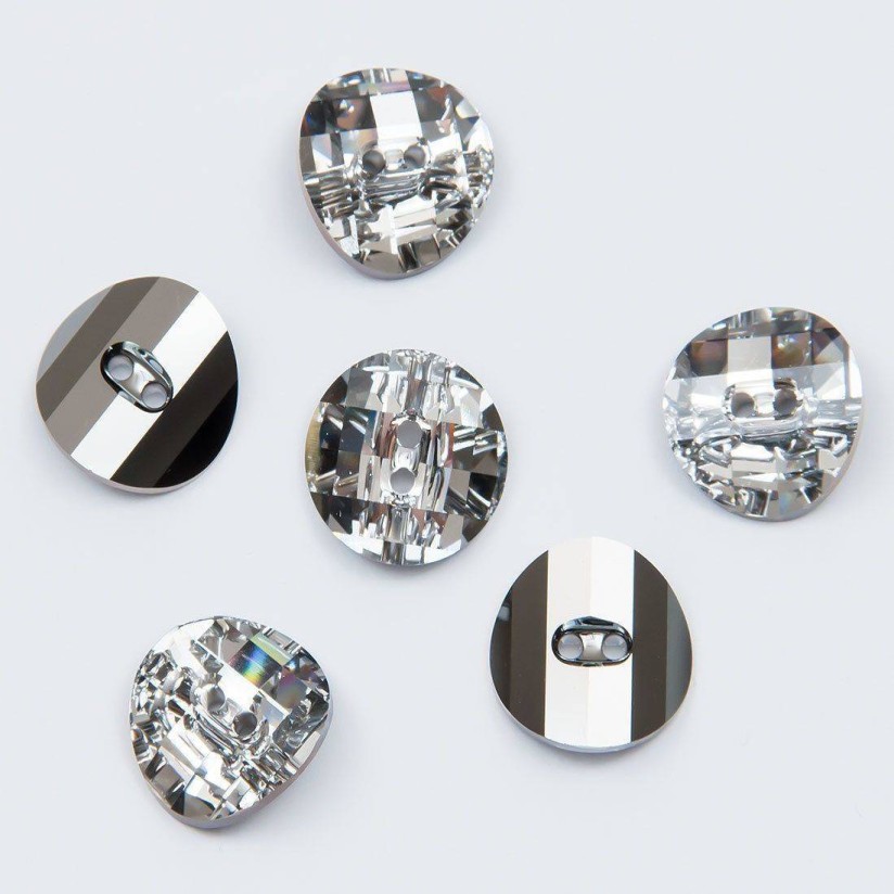 Пуговицы Swarovski в наличии