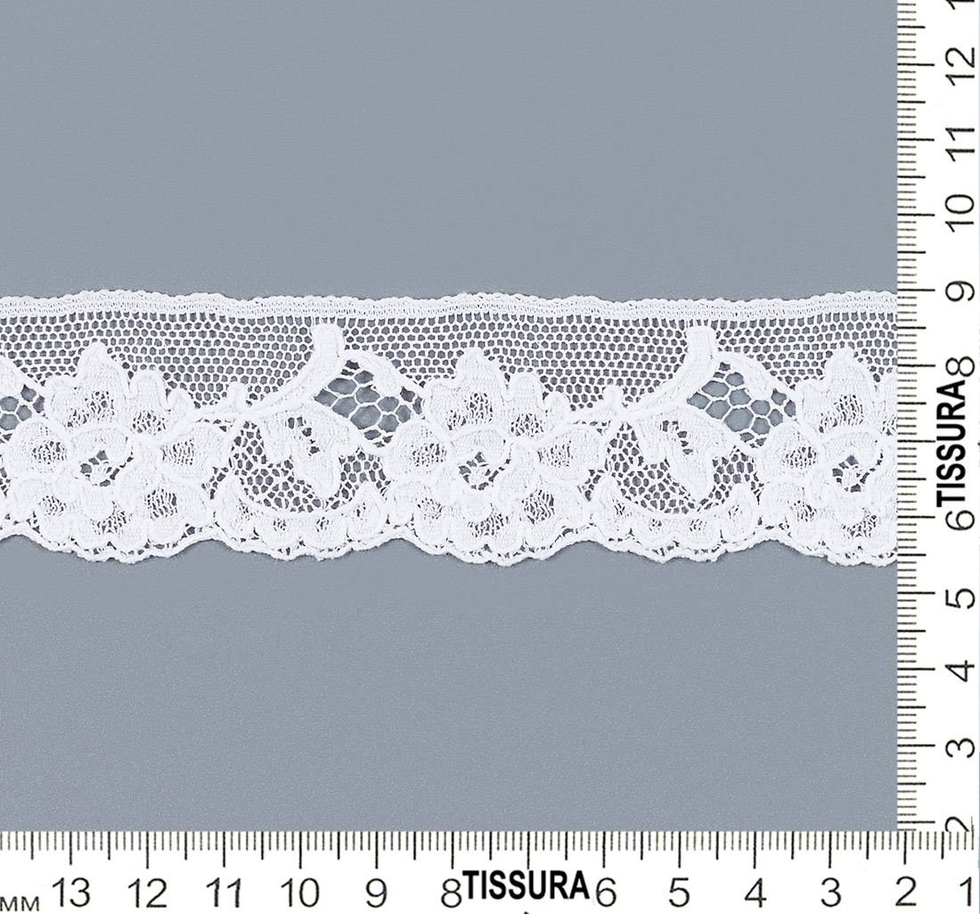 Тесьма кружевная из хлопка. Флористический орнамент на сетке. Фестоны по краю. Цвет белый в наличии