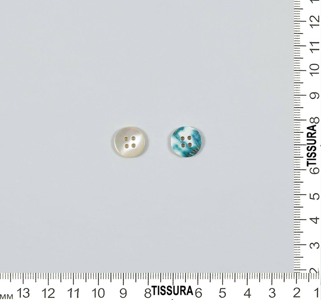 Пуговица перламутровая, на 4 прокола. Оттенок слоновой кости в наличии