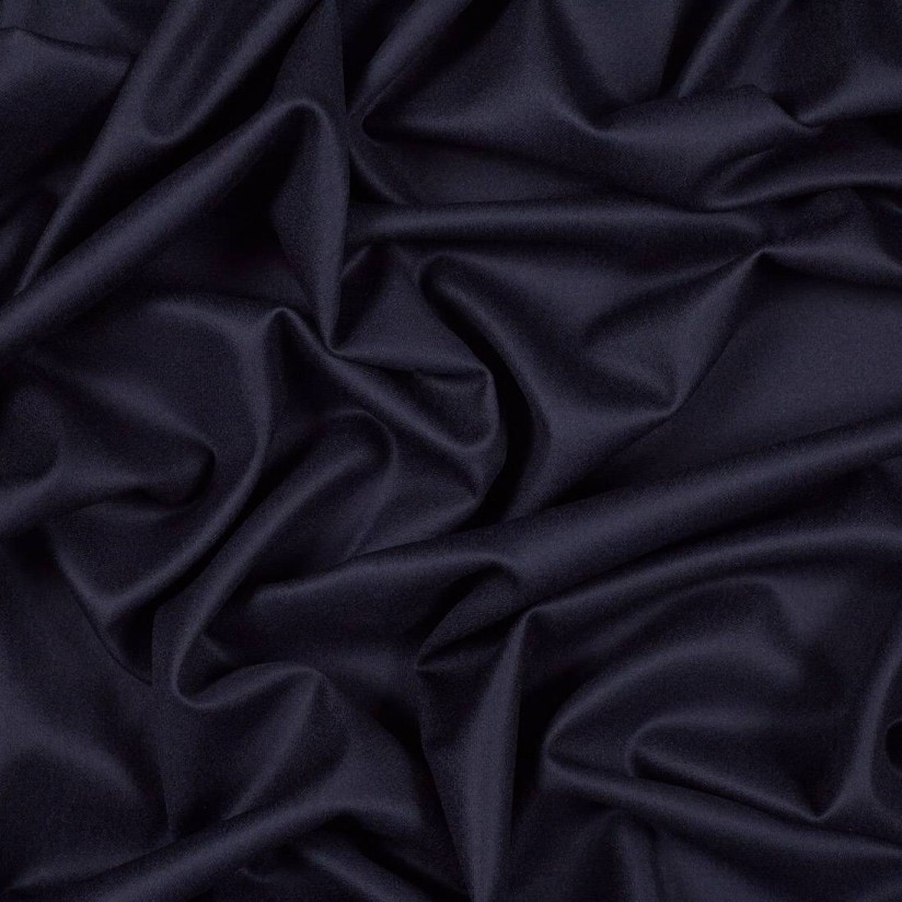 Ткань чистошерстяная от Loro Piana из коллекции «Australis». Цвет темно-синий в наличии