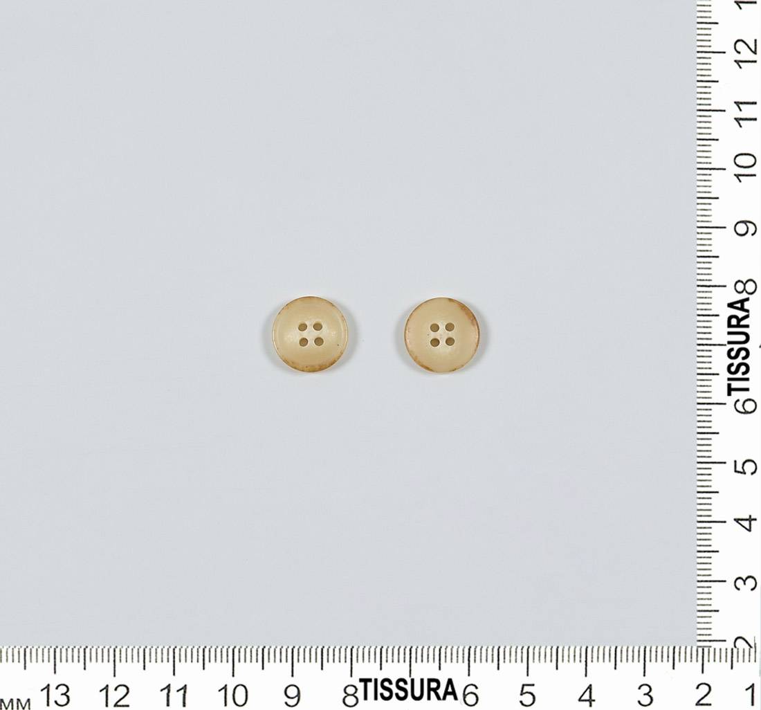 Пуговица из карбамидной смолы на 4 прокола, матовая, имитация натурального рога. Цвет бежевый в наличии