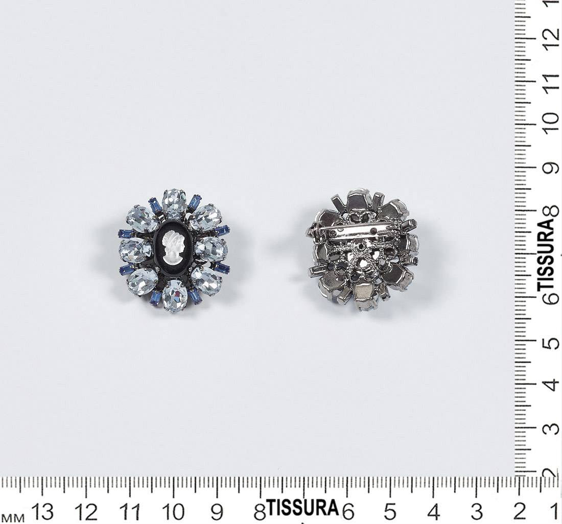 Брошь-камея со стразами Swarovski в наличии