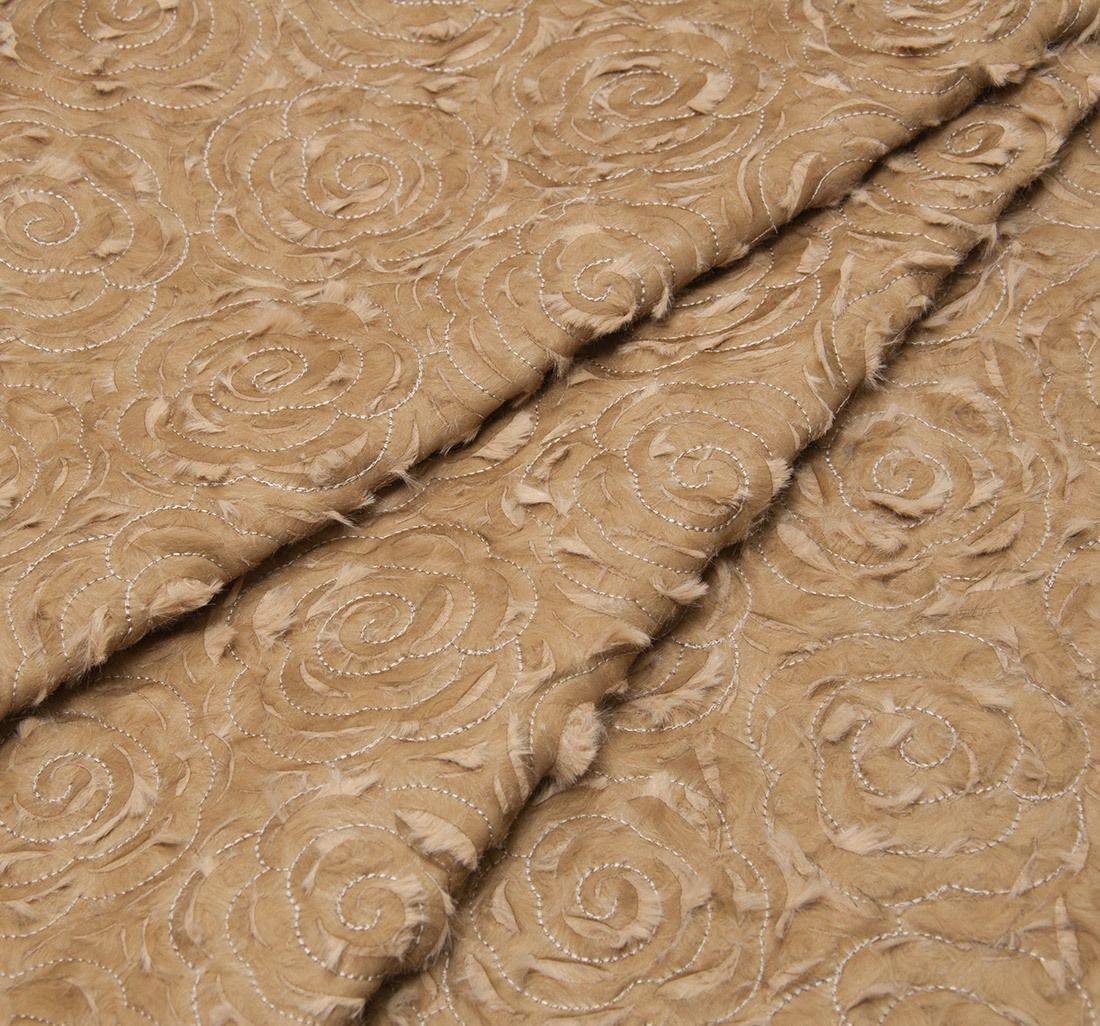 Шифон, расшитый искусственным мехом в наличии