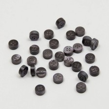 Пуговица темно-серая из австралийского перламутра (mother of pearl) на 4 прокола диаметром 1 см в наличии