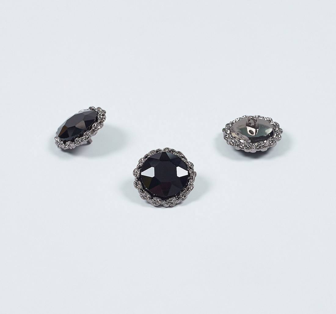 Пуговица из темного металла на ножке с крупным черным кристаллом Swarovski в наличии