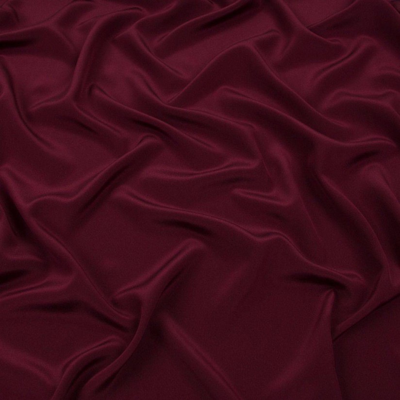 Крепдешин шелковый бордово-фиолетового цвета в наличии