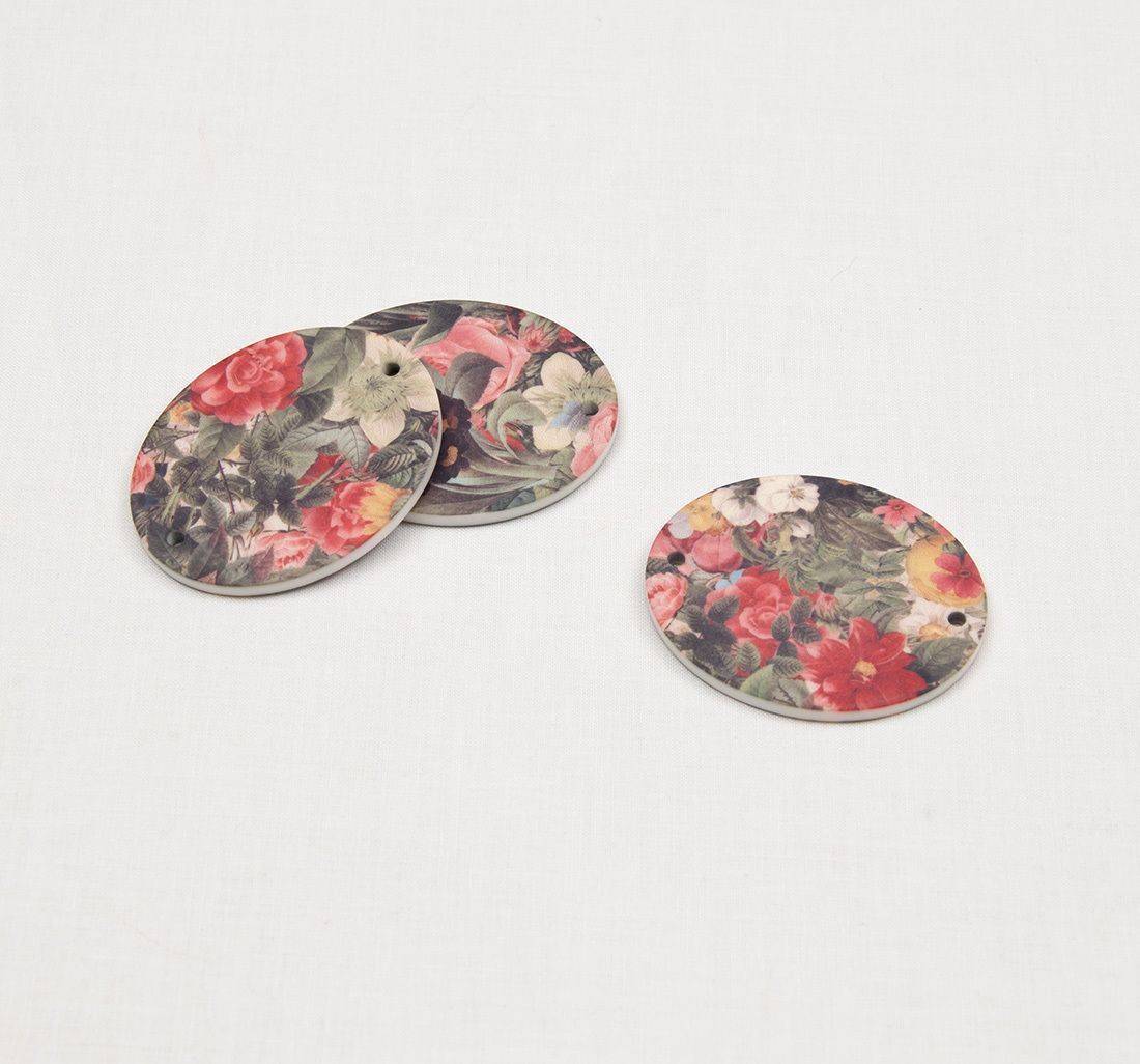 Нашивка пластиковая в наличии