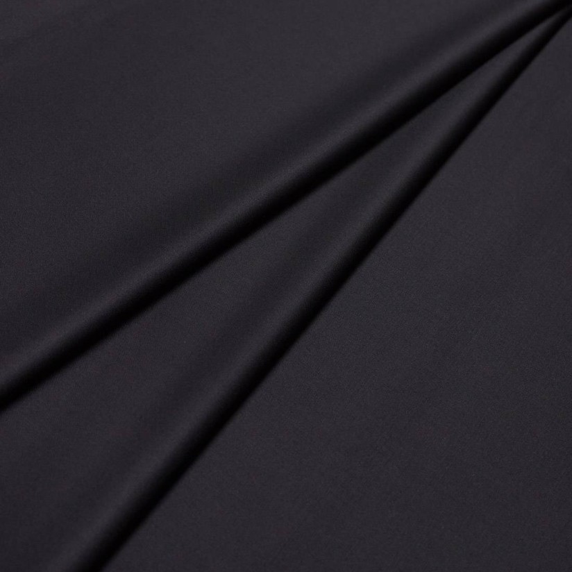 Ткань чистошерстяная от Loro Piana из коллекции «Australis». Цвет черный в наличии