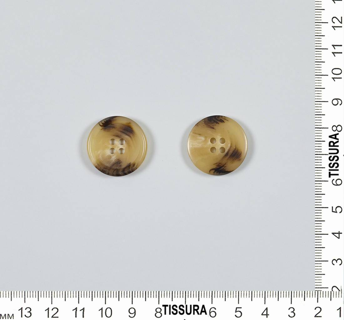 Пуговица пластмассовая на 4 прокола. Имитация натурального рога. Цвет светло-коричневый в наличии