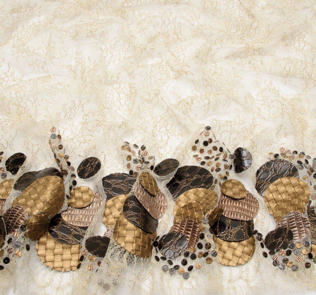 Кружево шантильи с аппликациями в наличии