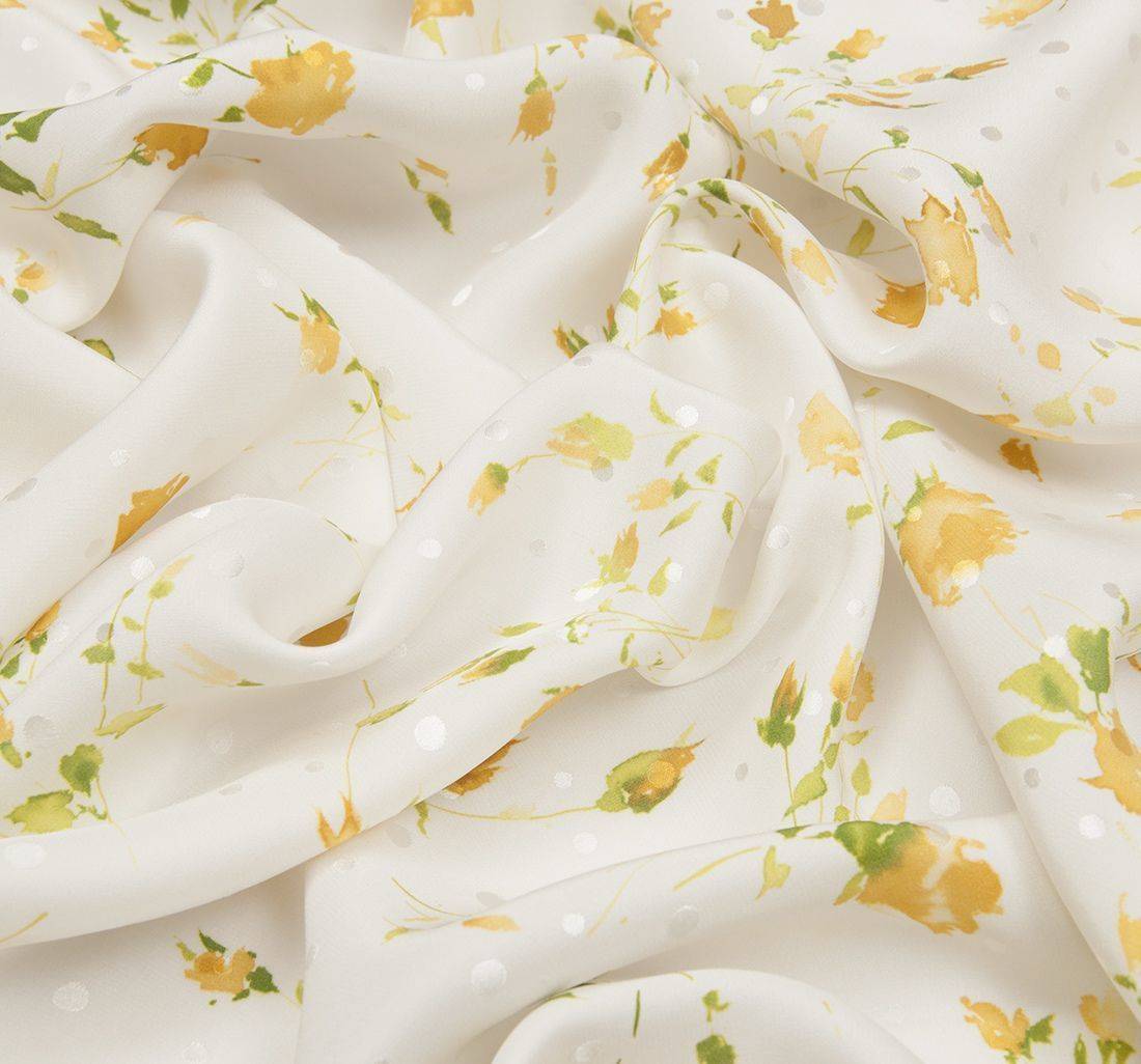 Шелк в горошек в наличии