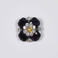 Брошь с кристаллами Swarovski. Цвет черный, желтый, прозрачный. Застежка «кляммер» в наличии