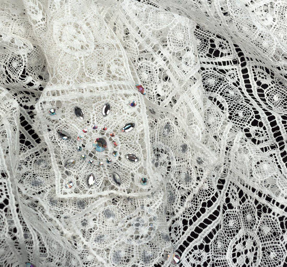 Кружево шантильи с кристаллами Swarovski в наличии