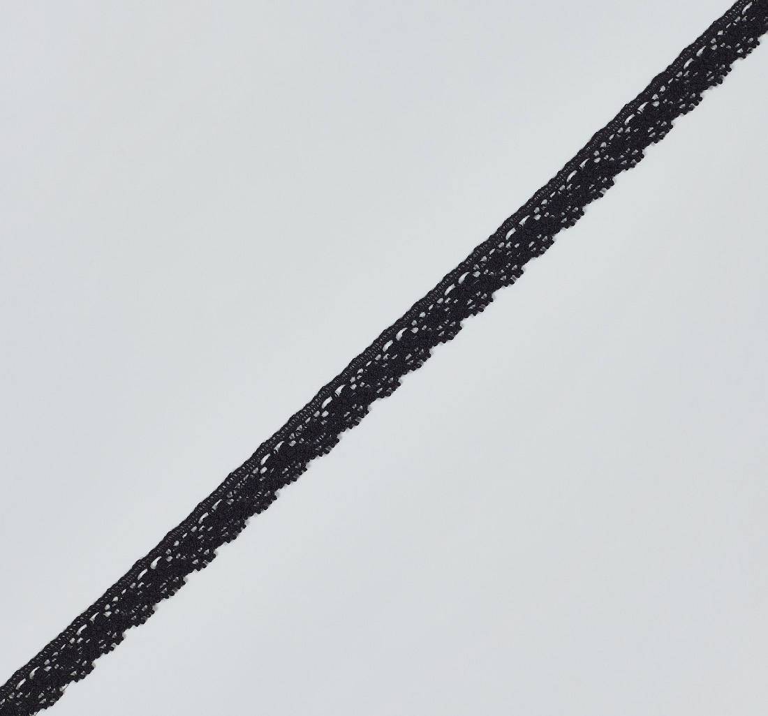 Тесьма кружевная из хлопка. Маленькие банты-бабочки на ажурном фоне. Фестоны по краю. Цвет черный в наличии